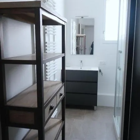- Entre La Ville D'hiver Et Pereire - Cinq Personnes Appartement