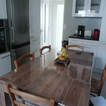 - Entre La Ville D'hiver Et Pereire - Cinq Personnes Appartement *